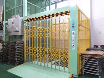 垂直自動搬送機